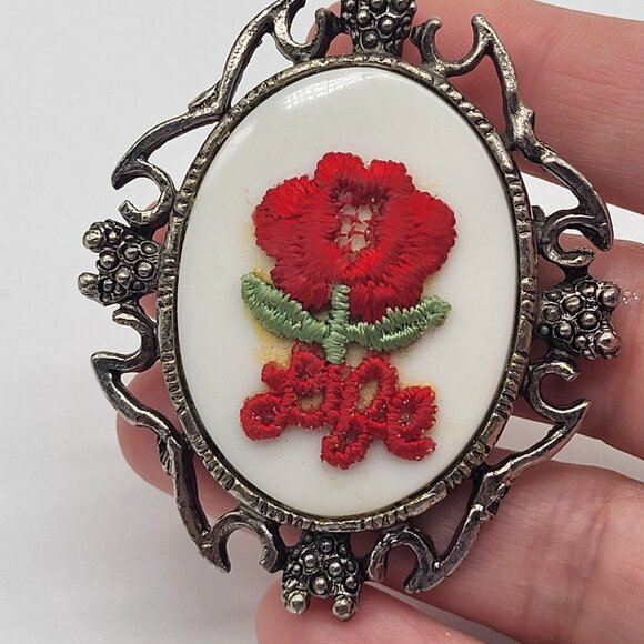 VTG Silver Tone Brooch Pendant with white cabochon and Red LIFE Flower Applique - Picture 2 of 10
